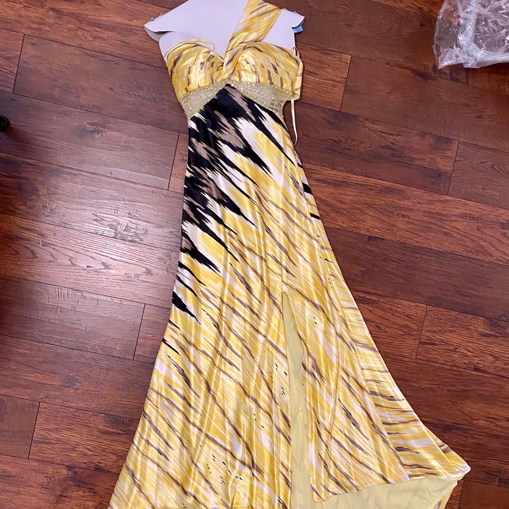 Nigh Moves Prom/Homecoming Dress